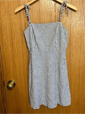 Old Navy Blue Striped Fit & Flare Cami Linen-Blend Mini Dress Sz Medium Pockets